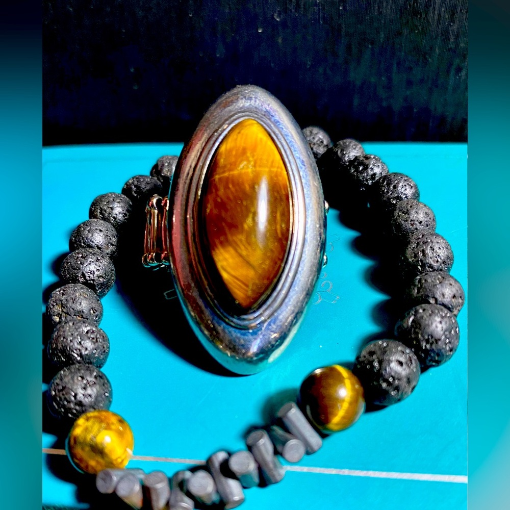 Beautiful Ring, Bracelet set of Tiger’s Eye, Silvertone and lava stone beads💎